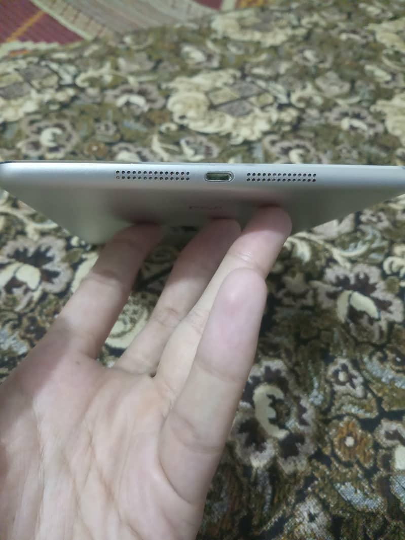 Apple ipad mini 11