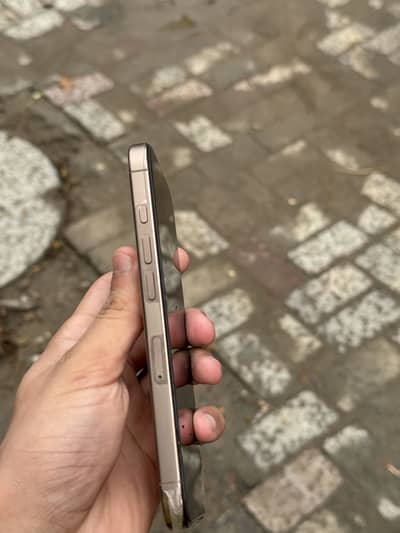 Apple iPhone 16 Pro