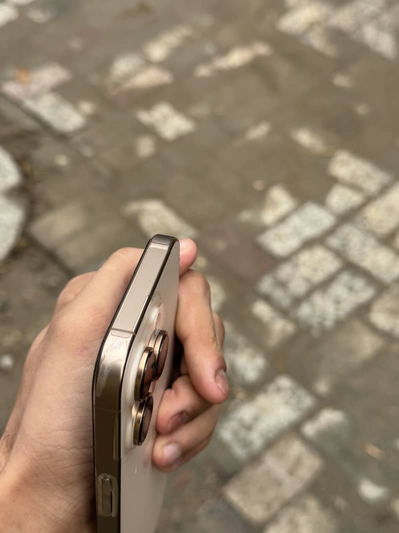 Apple iPhone 16 Pro 7