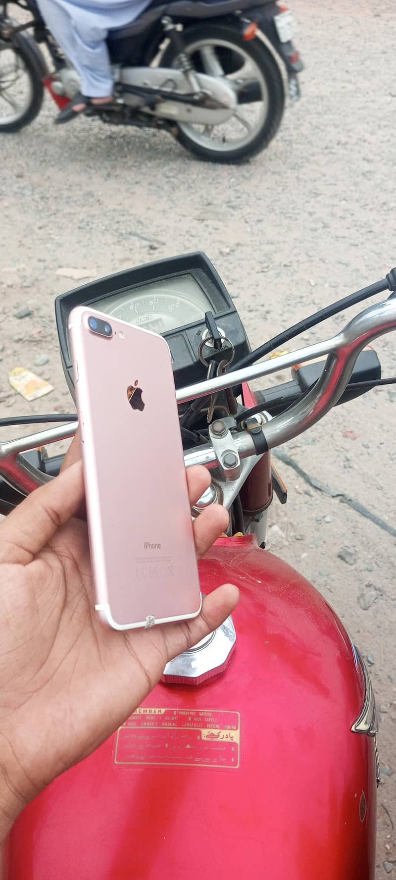 Apple iPhone 7 Plus 1