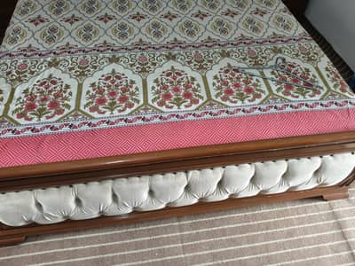 king size bed with mettrs