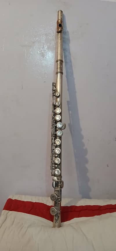 Western concert flute