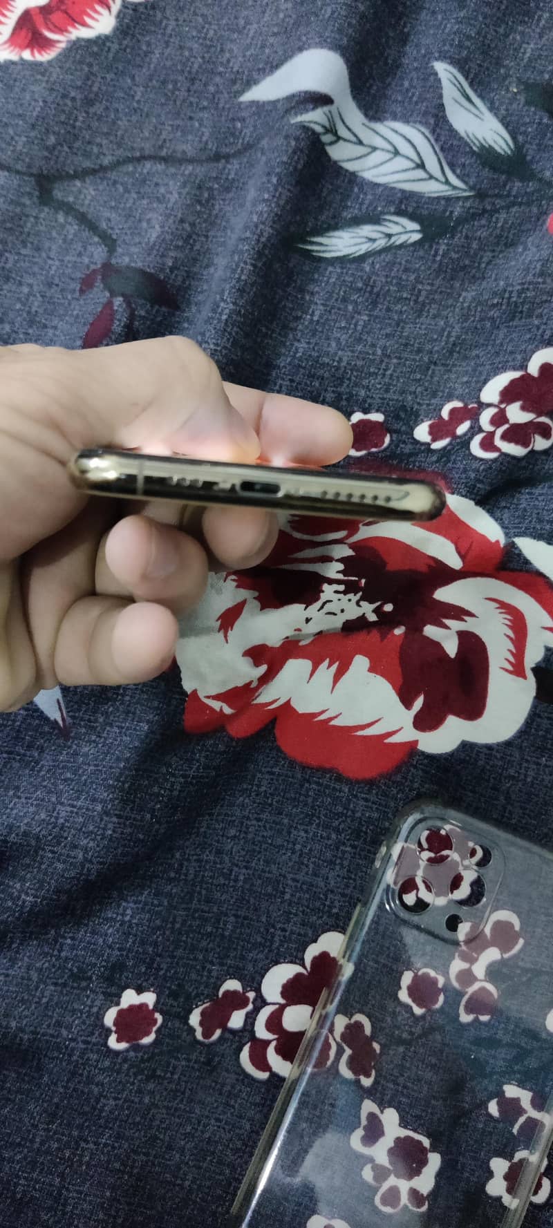 Apple iPhone 11 Pro 4