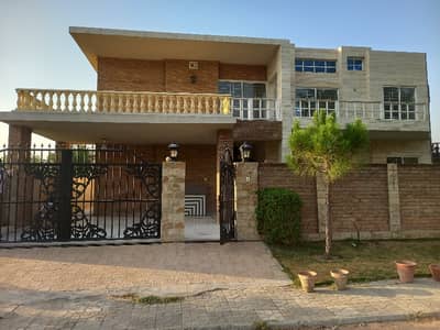 26 Marla Brand New Beautiful Double Unit House With 2 Entrances Corner Category