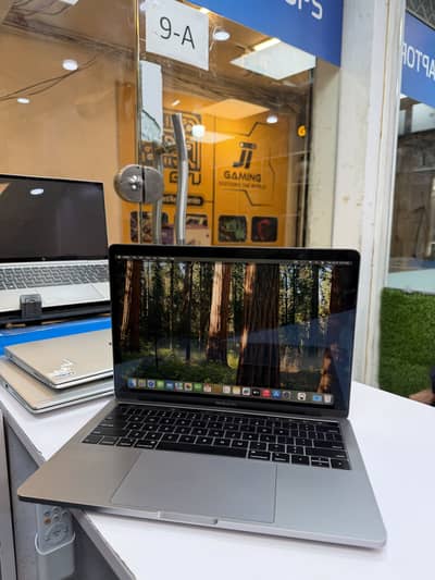 Macbook pro 2018 13” i7  16/512
