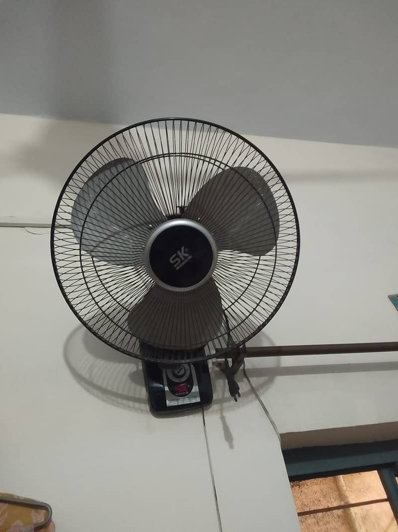 Bracket fan 1