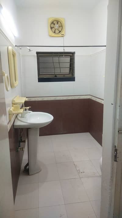 Wapda Town E2 Block 10 Marla Lower Portion For Rent