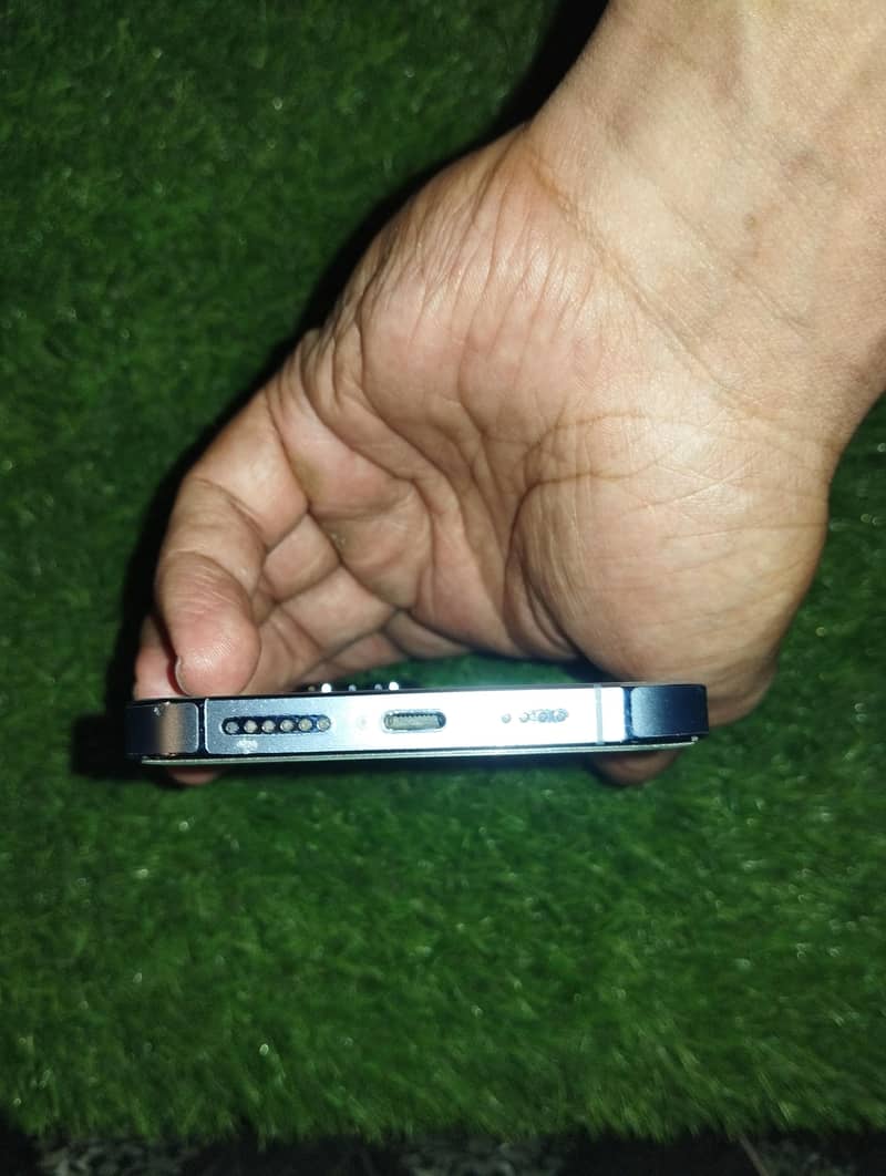 Apple iPhone 13 Pro Max 2