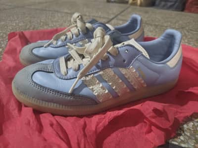 ADIDAS ORIGINALS MERELY USED ONCE OR TWICE
