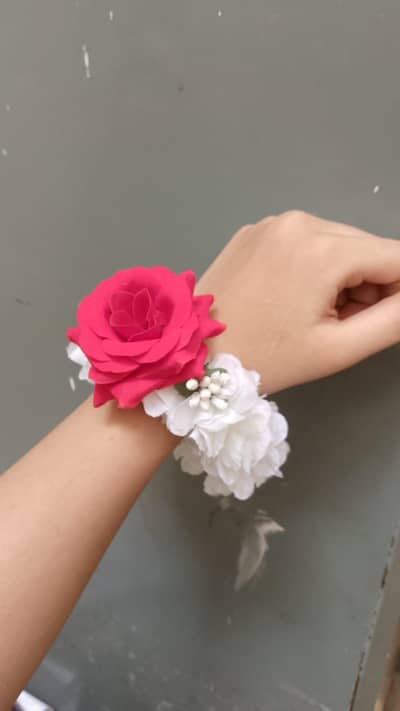 Artificial hand made gajre