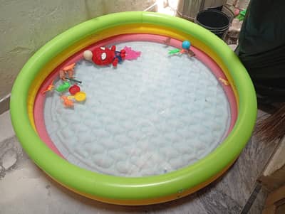 swimming pool with air pump