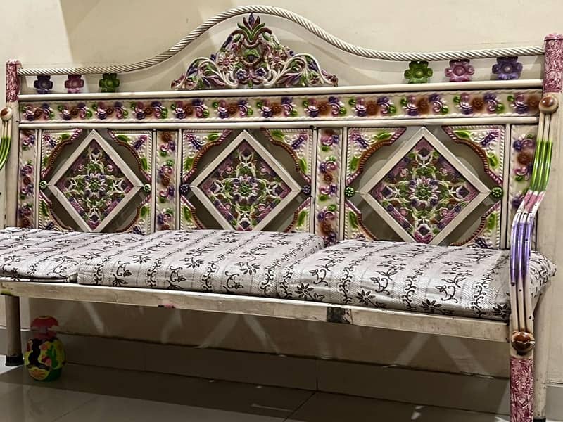 bed and sofa 0