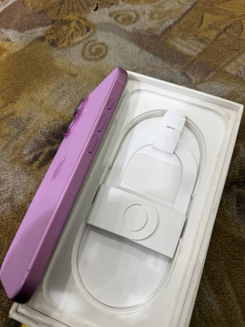 iPhone 16 3