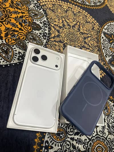 iPhone 17 pro max 100 health 256GB 0 scratch with box