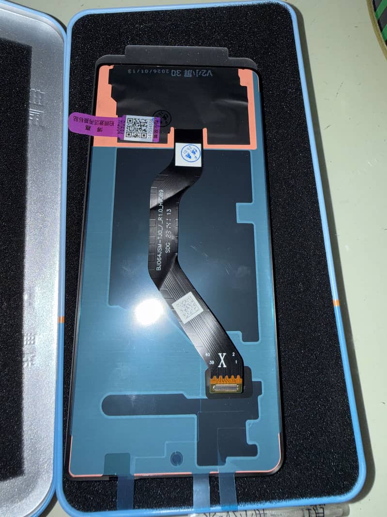 Honor magic V2 front screen 0