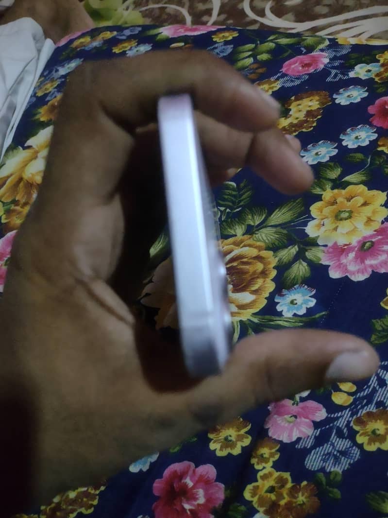 Apple iPhone 14 2