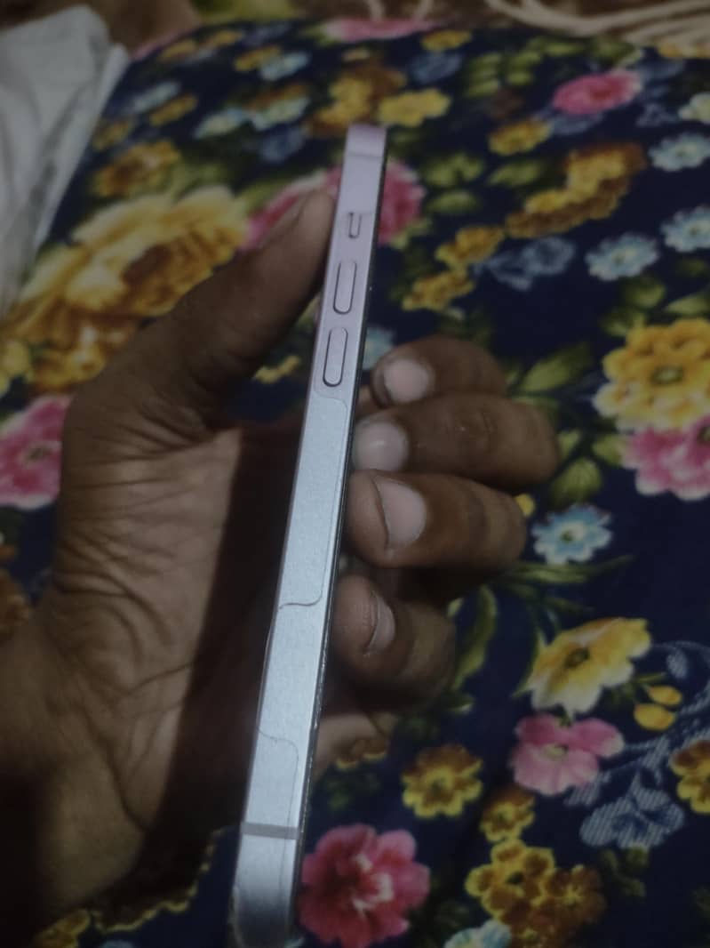 Apple iPhone 14 3