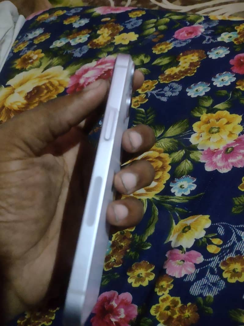 Apple iPhone 14 4