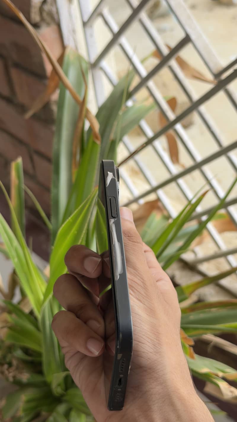 Apple iPhone 14 3