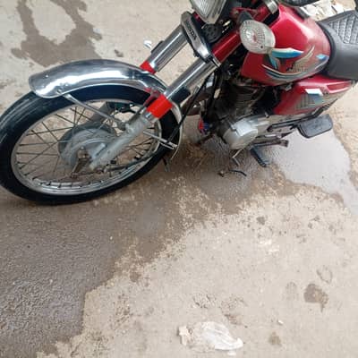 Honda 125. Karachi number