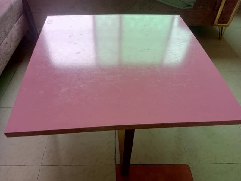 table with 4 stools 1