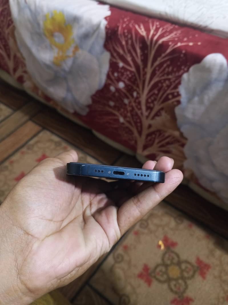 Apple iPhone 14 3