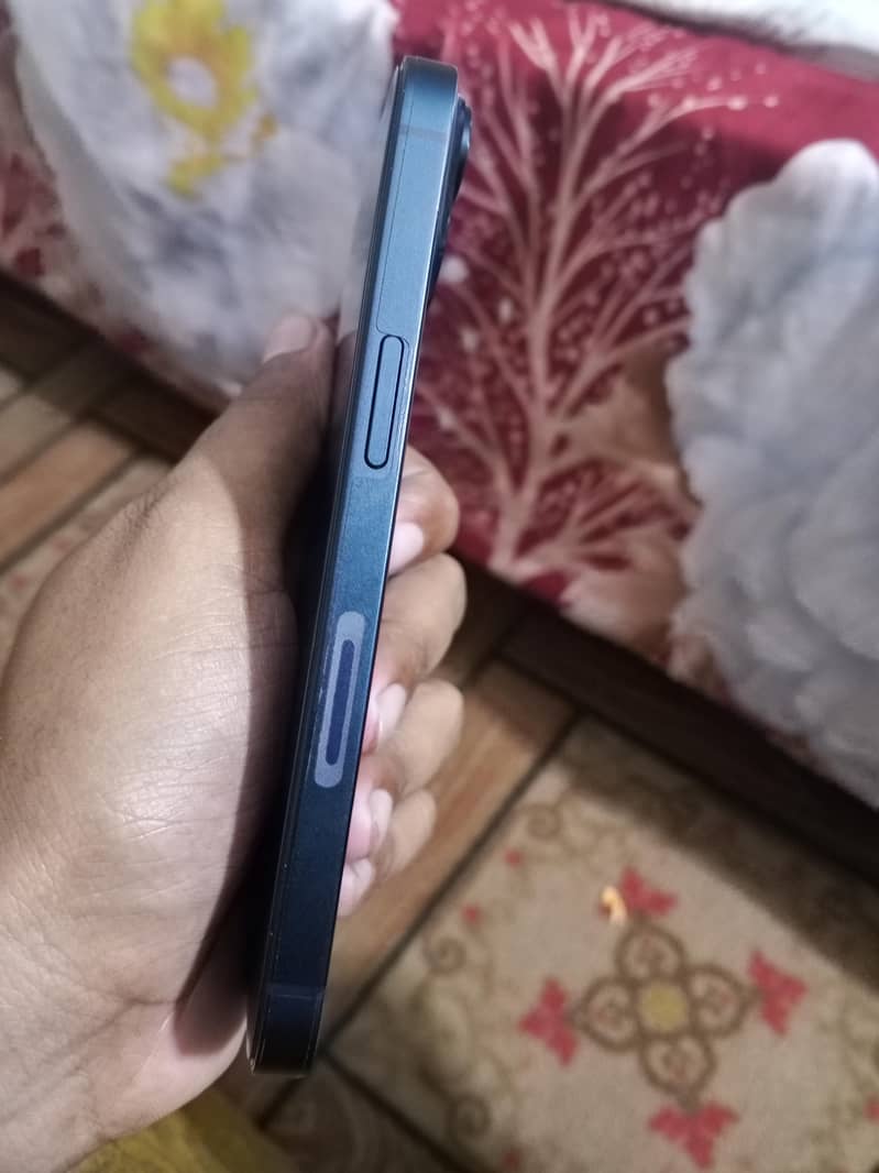 Apple iPhone 14 4