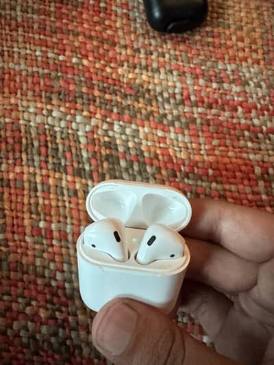 Original Apple Airpods 2nd Generation | 9.5/10 Condition | With Box