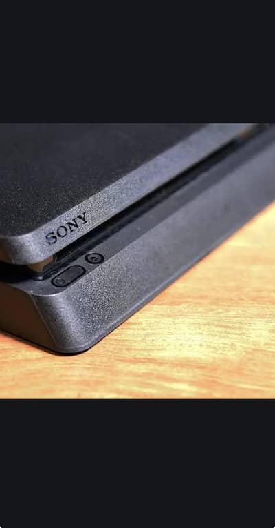 03068844869 Playstation 4 slim 500 GB with 4 controllers 7 games