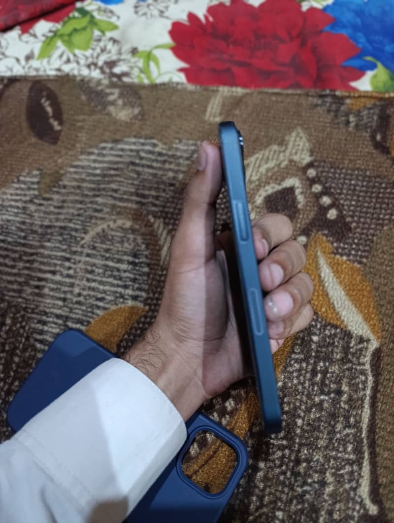 Iphone 13 4