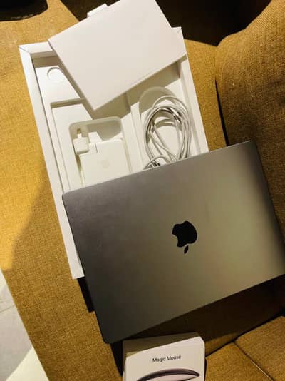 macbook pro M2 2023 box pack condition all original