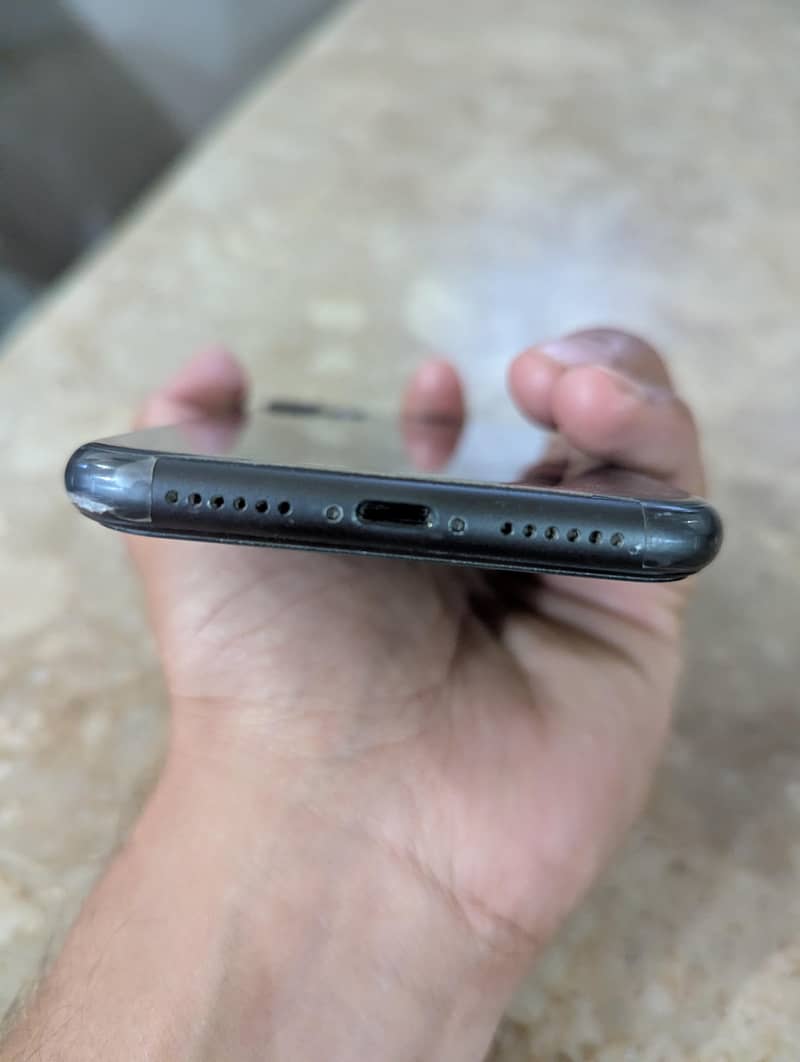 Apple iPhone 11 3