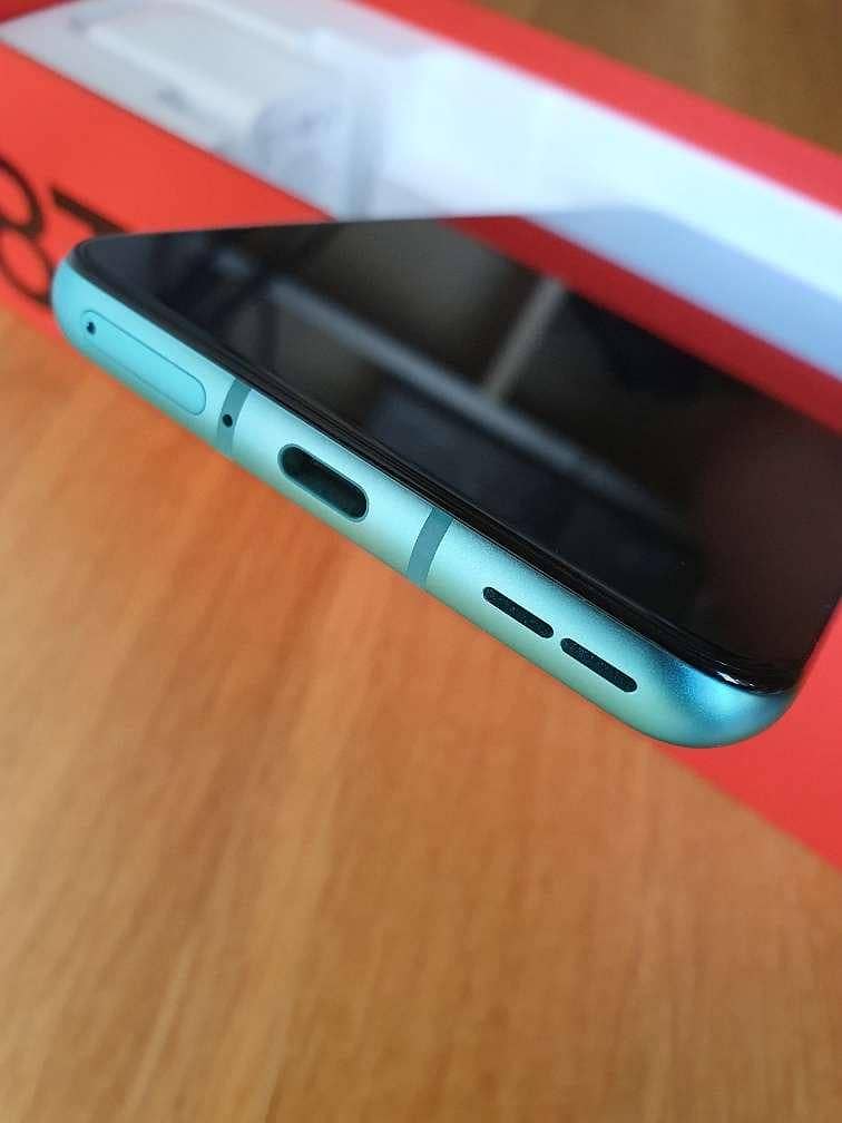 One Plus 8T 6