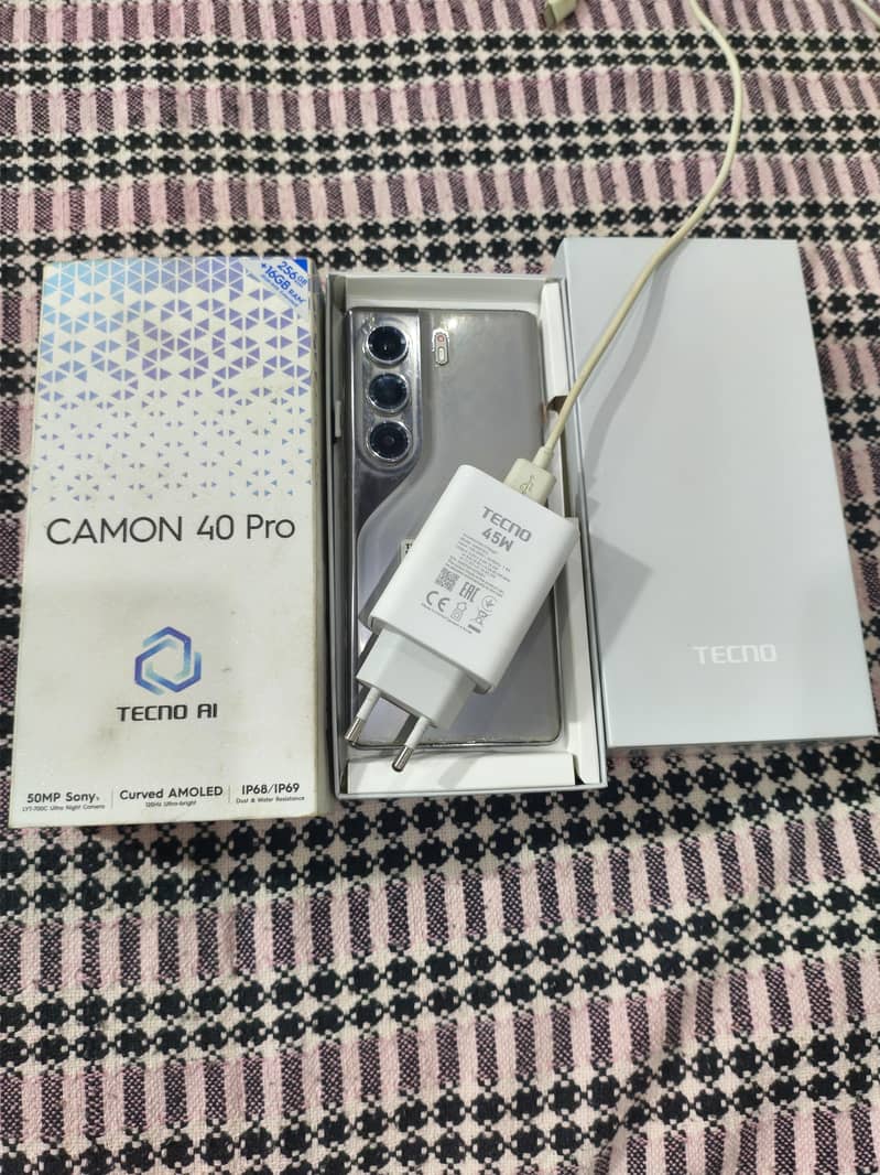 Tecno CAMON 40 Pro 1