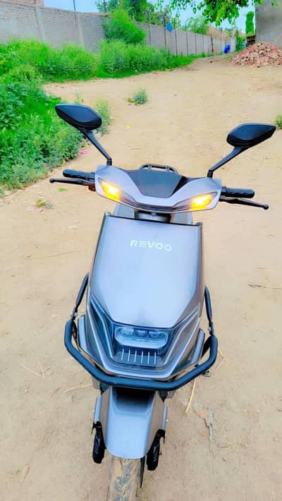 Revoo Electric bike excellent condition