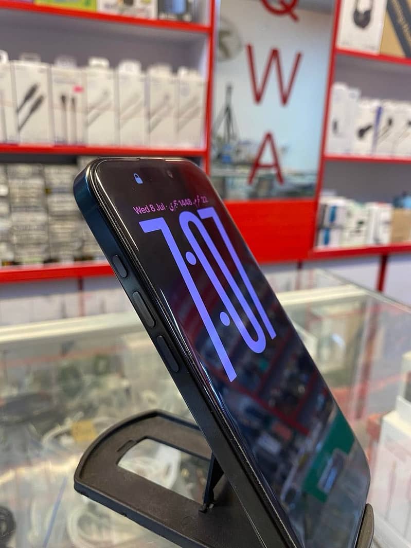 Apple iPhone 16 Pro 3
