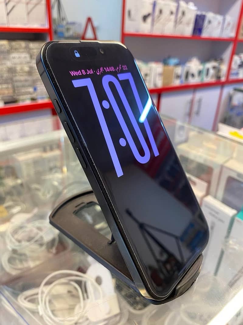 Apple iPhone 16 Pro 8