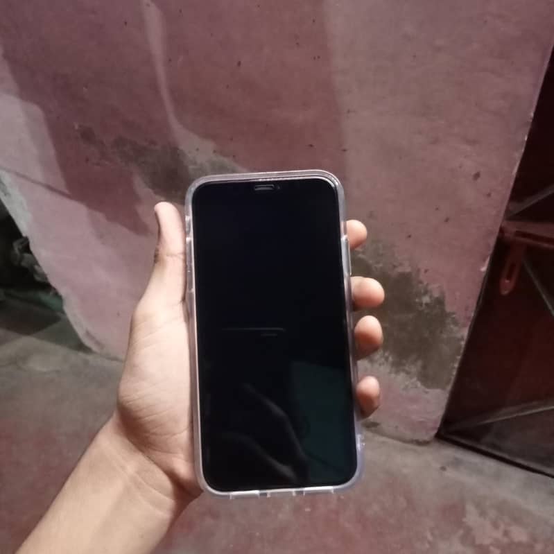 Apple iPhone 11 7