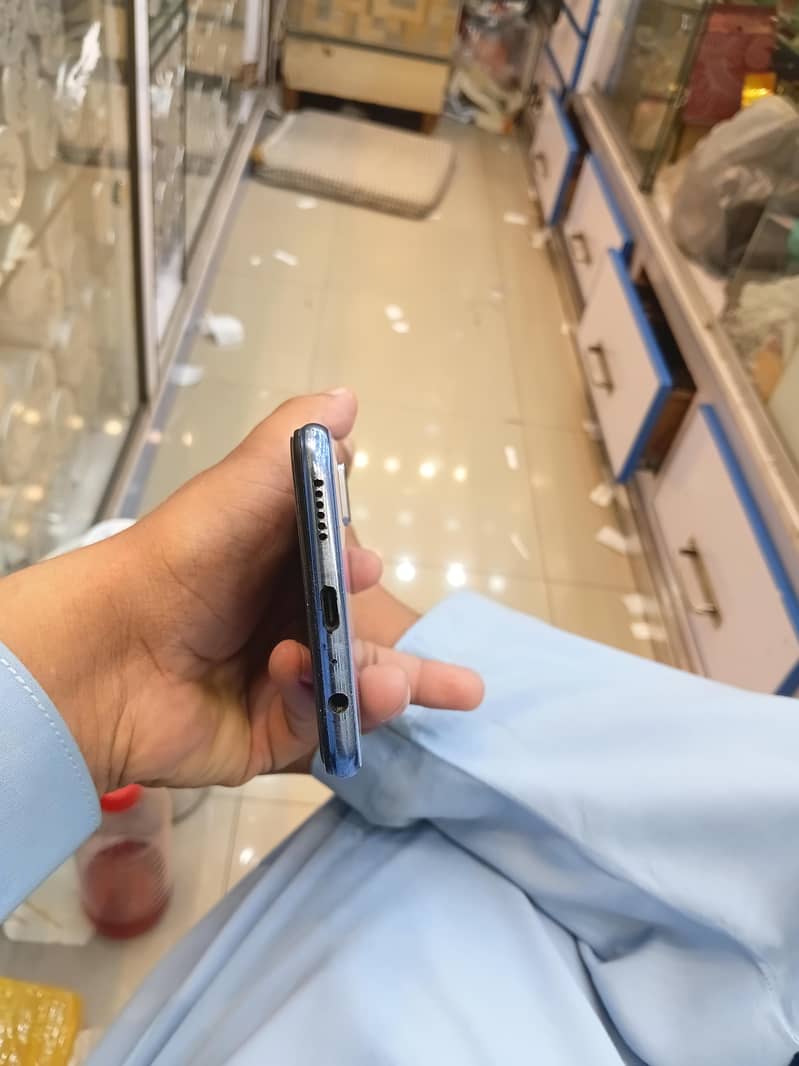 Vivo V21e 4