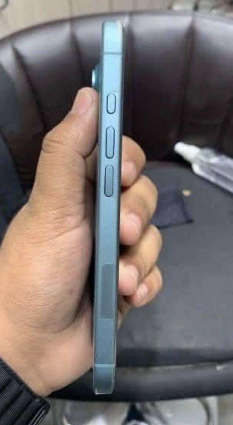 iPhone 16 0