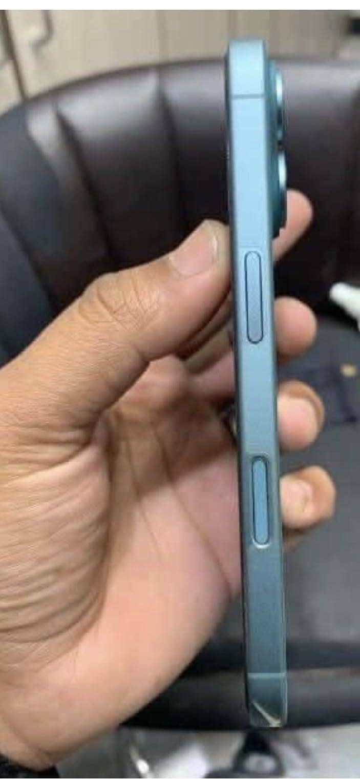 iPhone 16 3