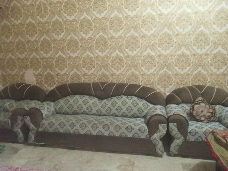 5 sister sofa 0