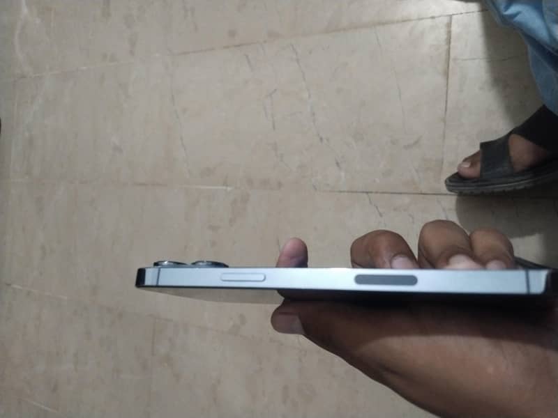 Apple iPhone 13 Pro Max 4