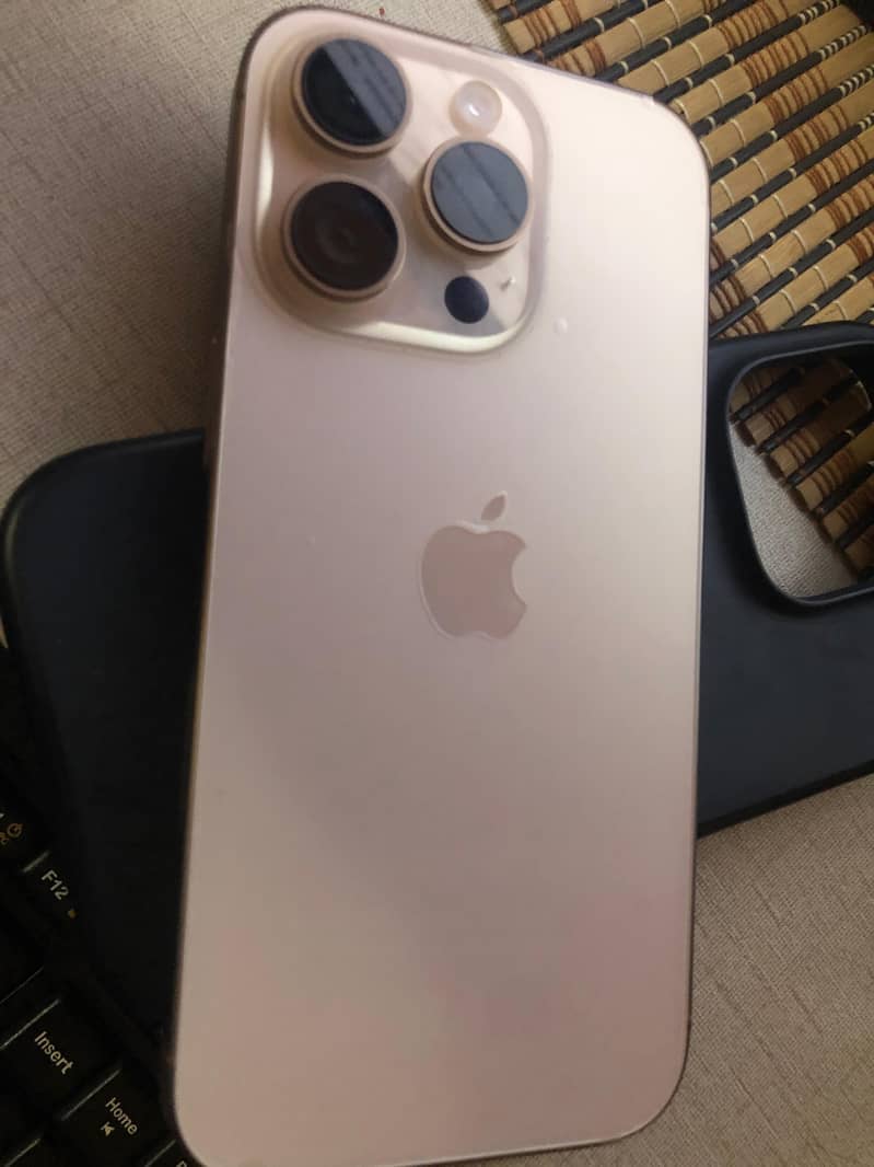 Apple iPhone 16 Pro 0