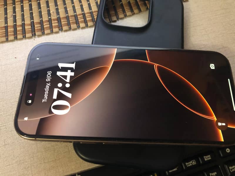 Apple iPhone 16 Pro 1