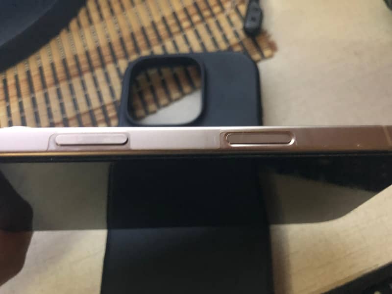 Apple iPhone 16 Pro 3