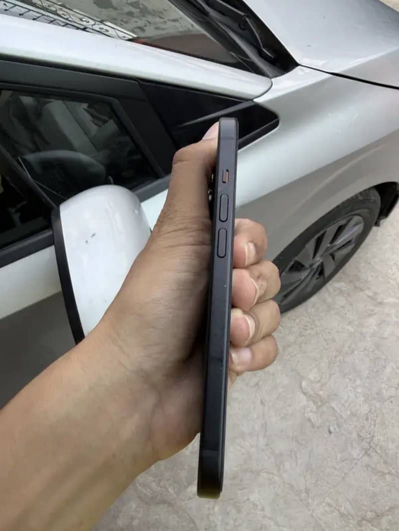 Apple iPhone 15 3