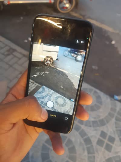 i phone  se black colour 87 battery health services