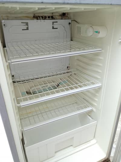 SINGER TWO DOOR REFRIGERATOR