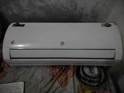 want to sale pel 1 ton inverter ac good condition chill cooling